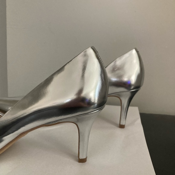 Silver Heels, (about 2.5”)👠, size-7, Leather, - Picture 8 of 11